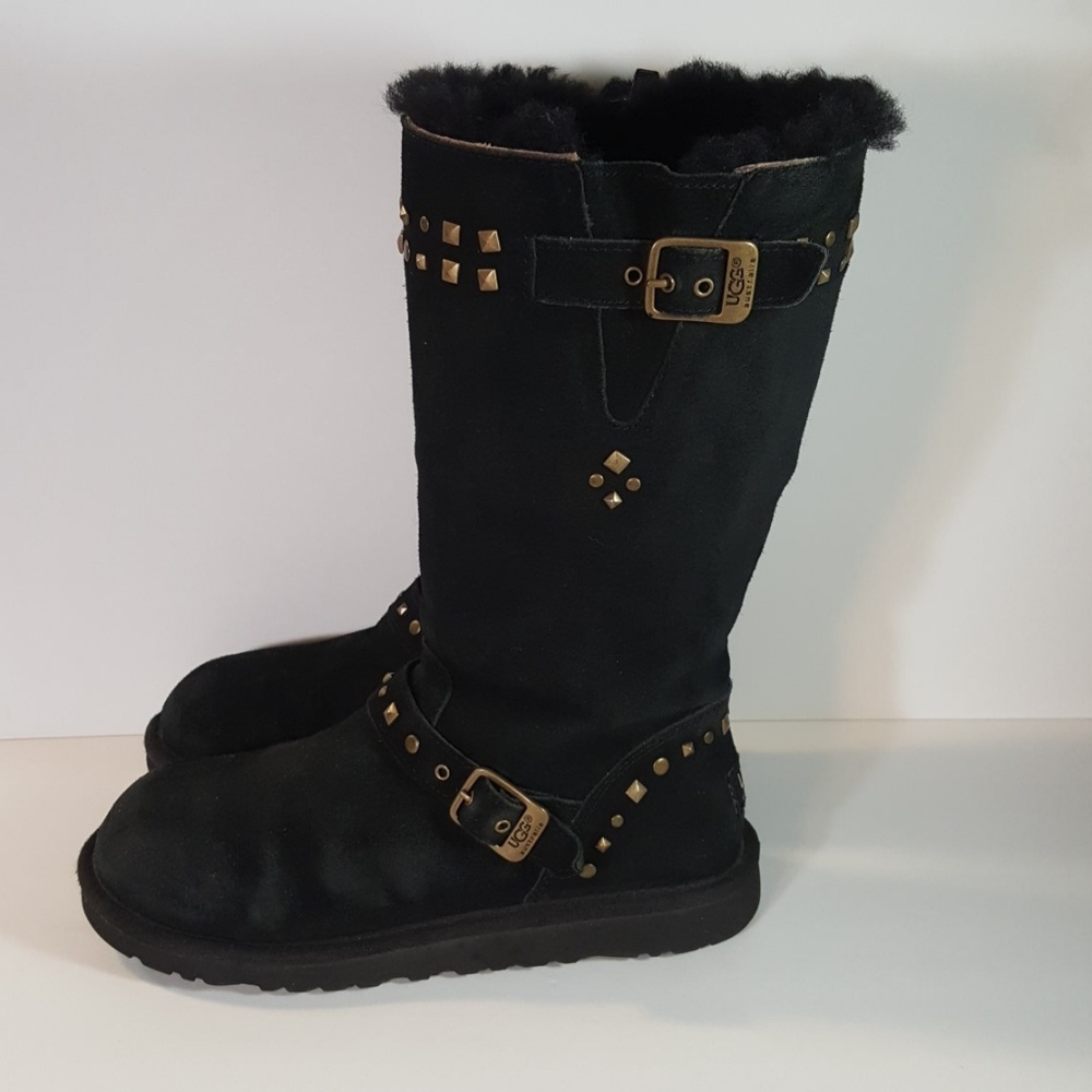 UGGS boots, size 6, very stylish.